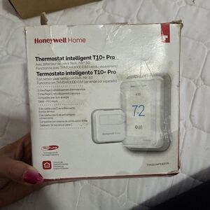 Honeywell White Thermostat Intelligent T10+ Pro
